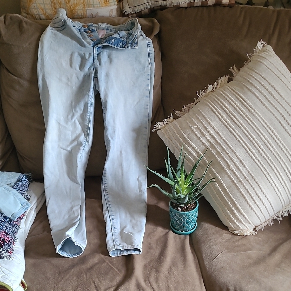 Girls Light Blue Relaxed Fit Denim Jeans Size 5. 2 Pack